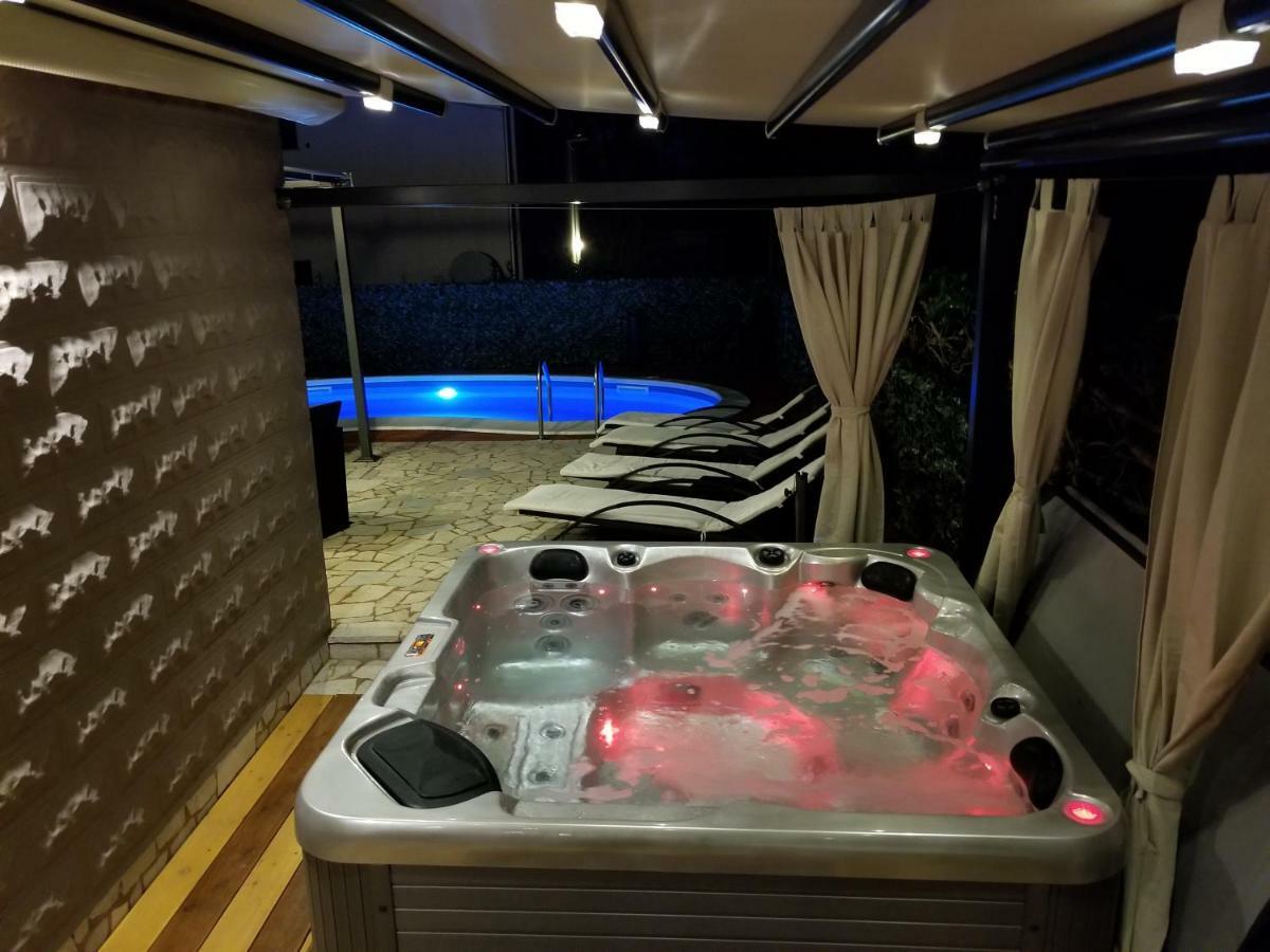Summer Dream With Heated Pool, Sauna And Jacuzzi