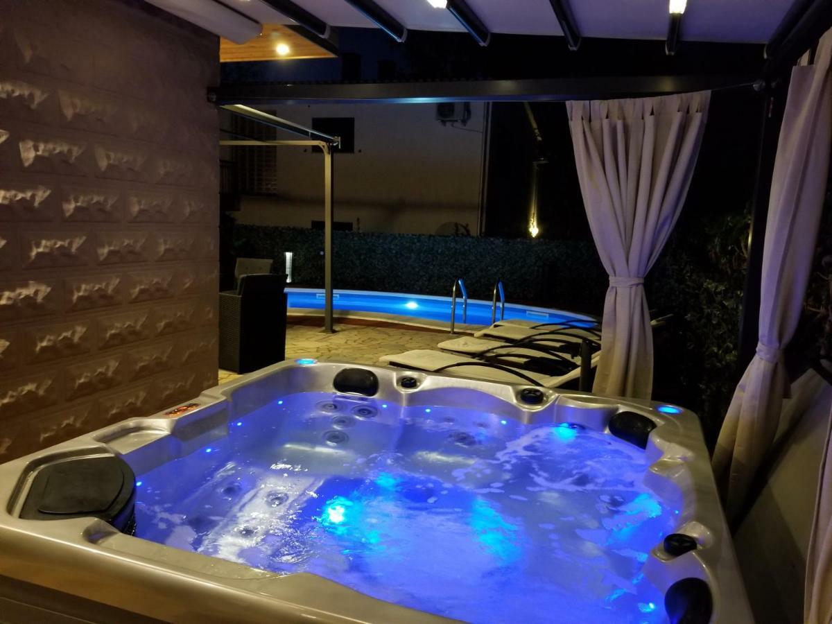 Summer Dream With Heated Pool, Sauna And Jacuzzi